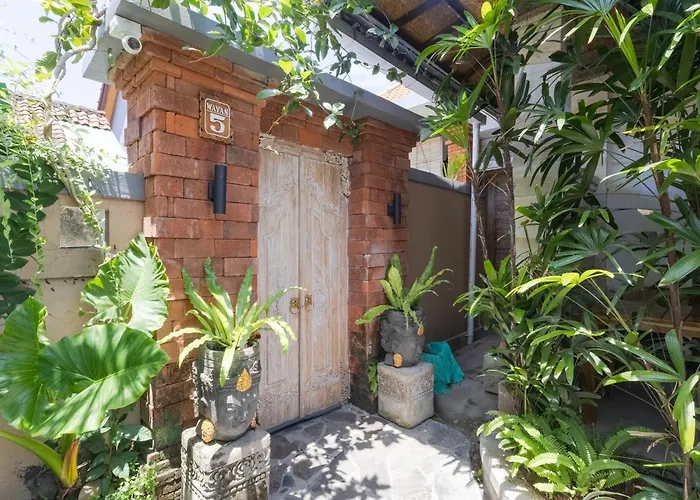 Wayan Guest house 2*