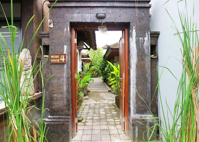 Wayan Guest house 2*
